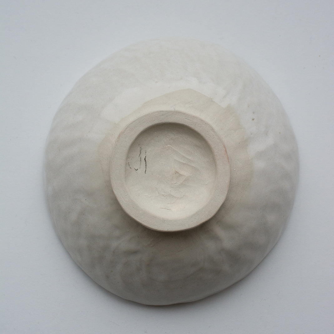 Bol ou saladier réalisé à la main par la céramiste Judith Lasry dans son atelier en bourgogne, pour Brutal Ceramics