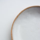 Assiette creuse réalisée à la main par la céramiste Judith Lasry dans son atelier en bourgogne, pour Brutal Ceramics
