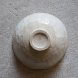 Bol ou saladier réalisé à la main par la céramiste Judith Lasry dans son atelier en bourgogne, pour Brutal Ceramics