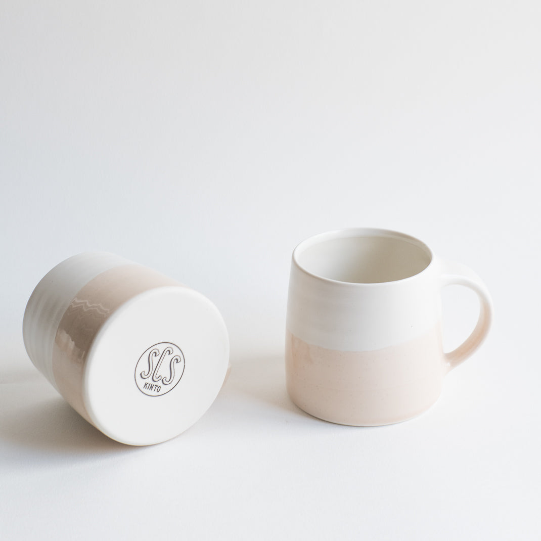 Mug conçu par le fabricant japonais Kinto,issu de la collection Slow Coffee Style.