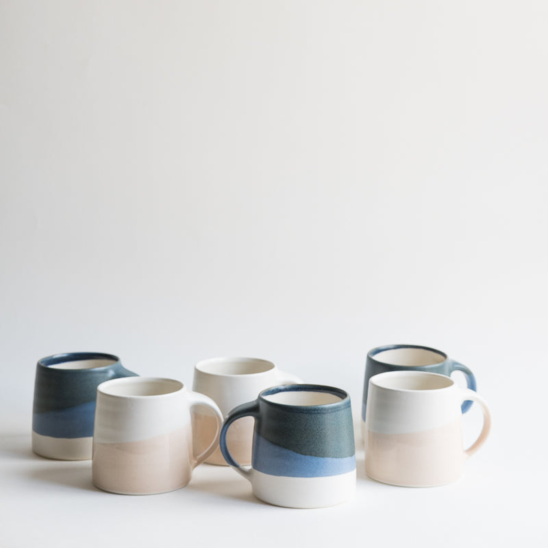 Mug conçu par le fabricant japonais Kinto,issu de la collection Slow Coffee Style.