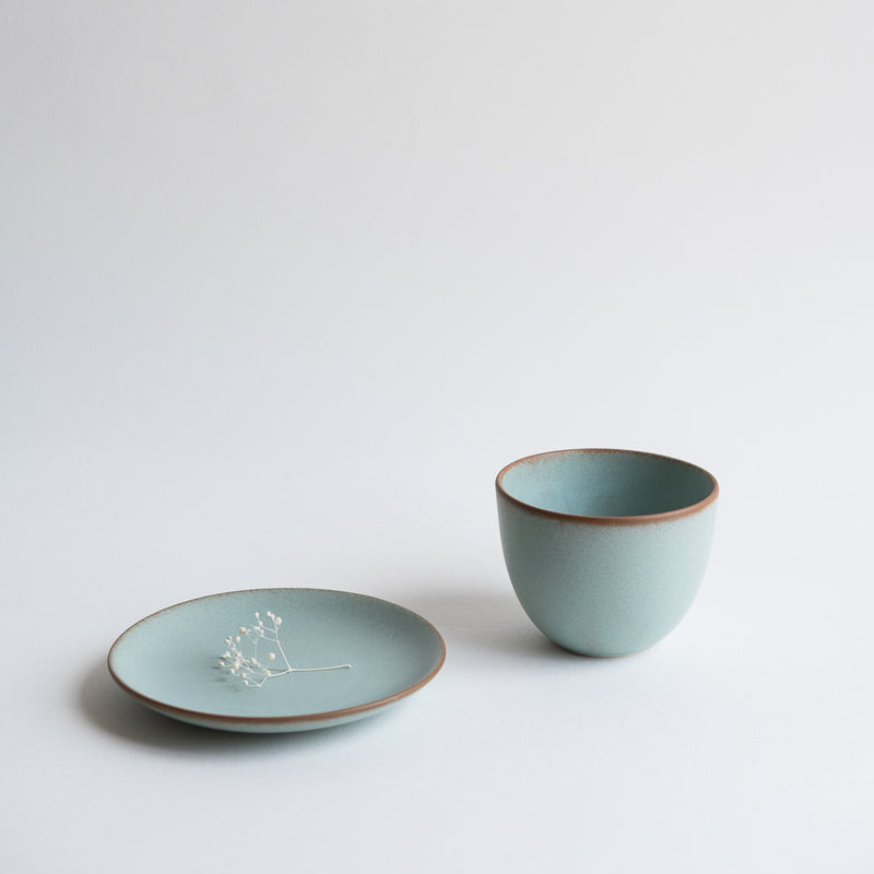 Tasse Kinto de la collection Pebble a été faite dans la préfecture de Gifu au Japon à Tono, connue comme l'une des régions les plus connues de la production de céramique au Japon.