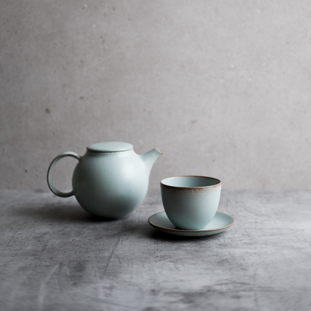 Tasse Kinto de la collection Pebble a été faite dans la préfecture de Gifu au Japon à Tono, connue comme l'une des régions les plus connues de la production de céramique au Japon.