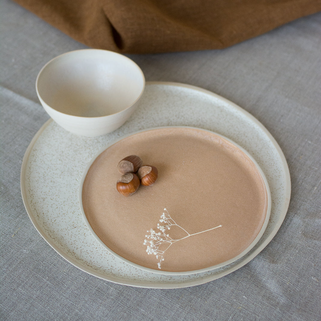 Assiette à dessert pêche en grès émaillé de Laurette Broll, céramiste