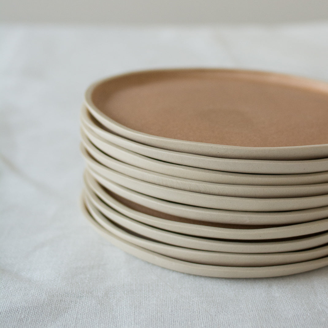 Assiette à dessert pêche en grès émaillé de Laurette Broll, céramiste
