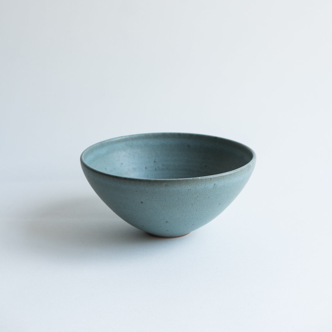 Bol bleu réalisé à la main par la céramiste Malo Atelier vendu sur Brutal Ceramics