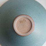 Bol bleu réalisé à la main par la céramiste Malo Atelier vendu sur Brutal Ceramics