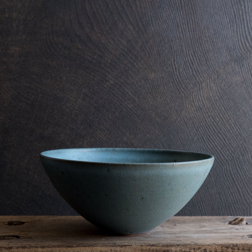 Bol bleu réalisé à la main par la céramiste Malo Atelier vendu sur Brutal Ceramics