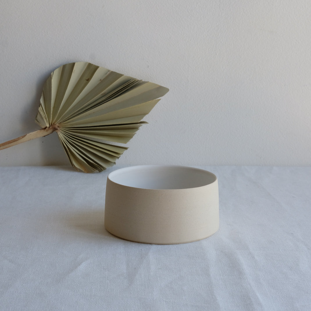 Bol "Neve" blanc/écru en grès d'Atelier Epiney chez Brutal Ceramics