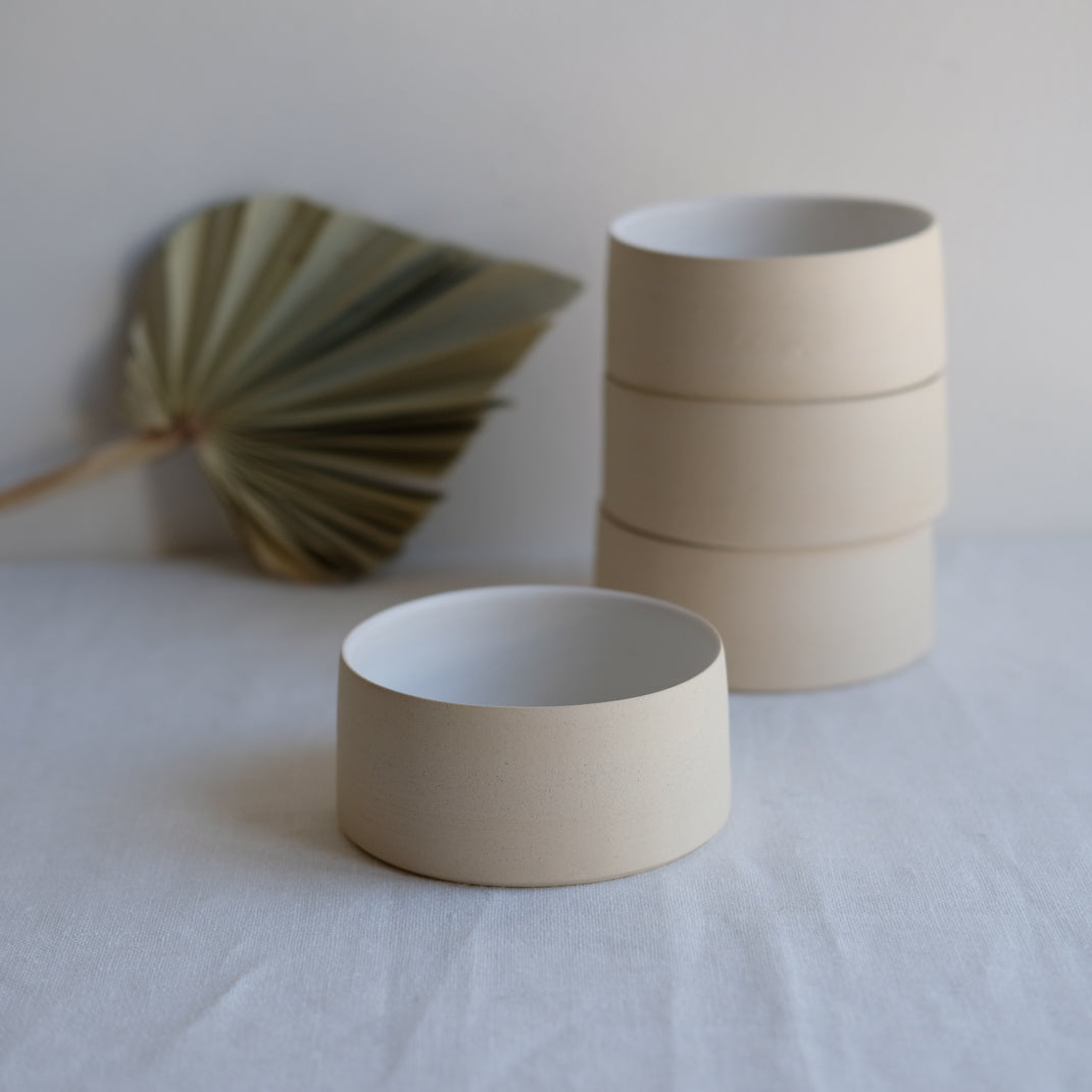 Bol "Neve" blanc/écru en grès d'Atelier Epiney chez Brutal Ceramics