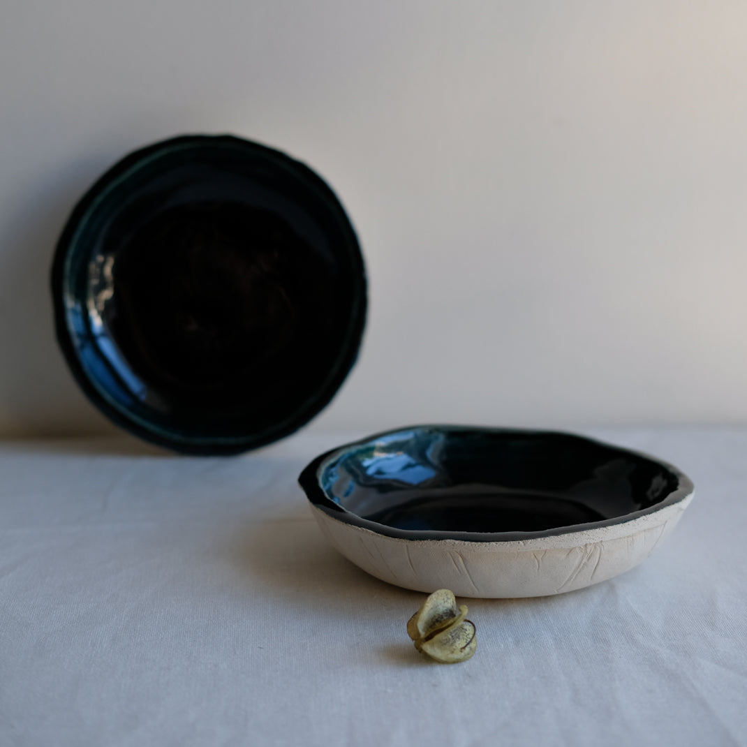 Assiette creuse Ima d'Emmanuelle Roule chez Brutal Ceramics