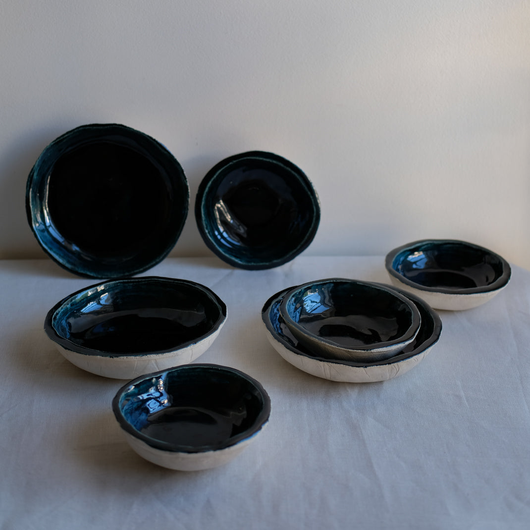 Assiette creuse Ima d'Emmanuelle Roule chez Brutal Ceramics