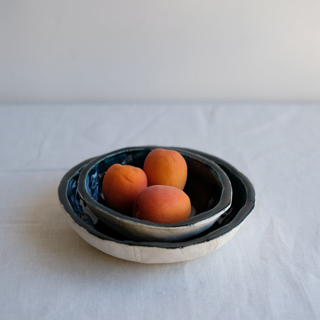 Assiette creuse Ima d'Emmanuelle Roule chez Brutal Ceramics