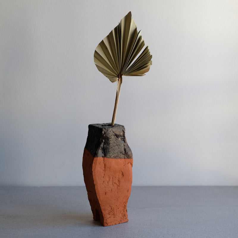 Vase Nando_03 d'Emmanuelle Roule chez Brutal Ceramics