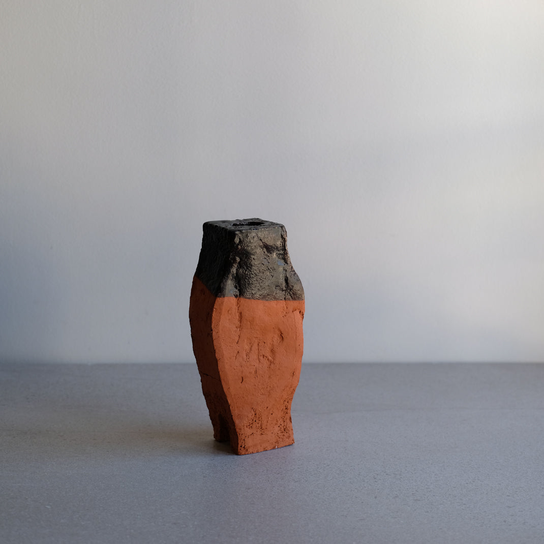 Vase Nando_03 d'Emmanuelle Roule chez Brutal Ceramics
