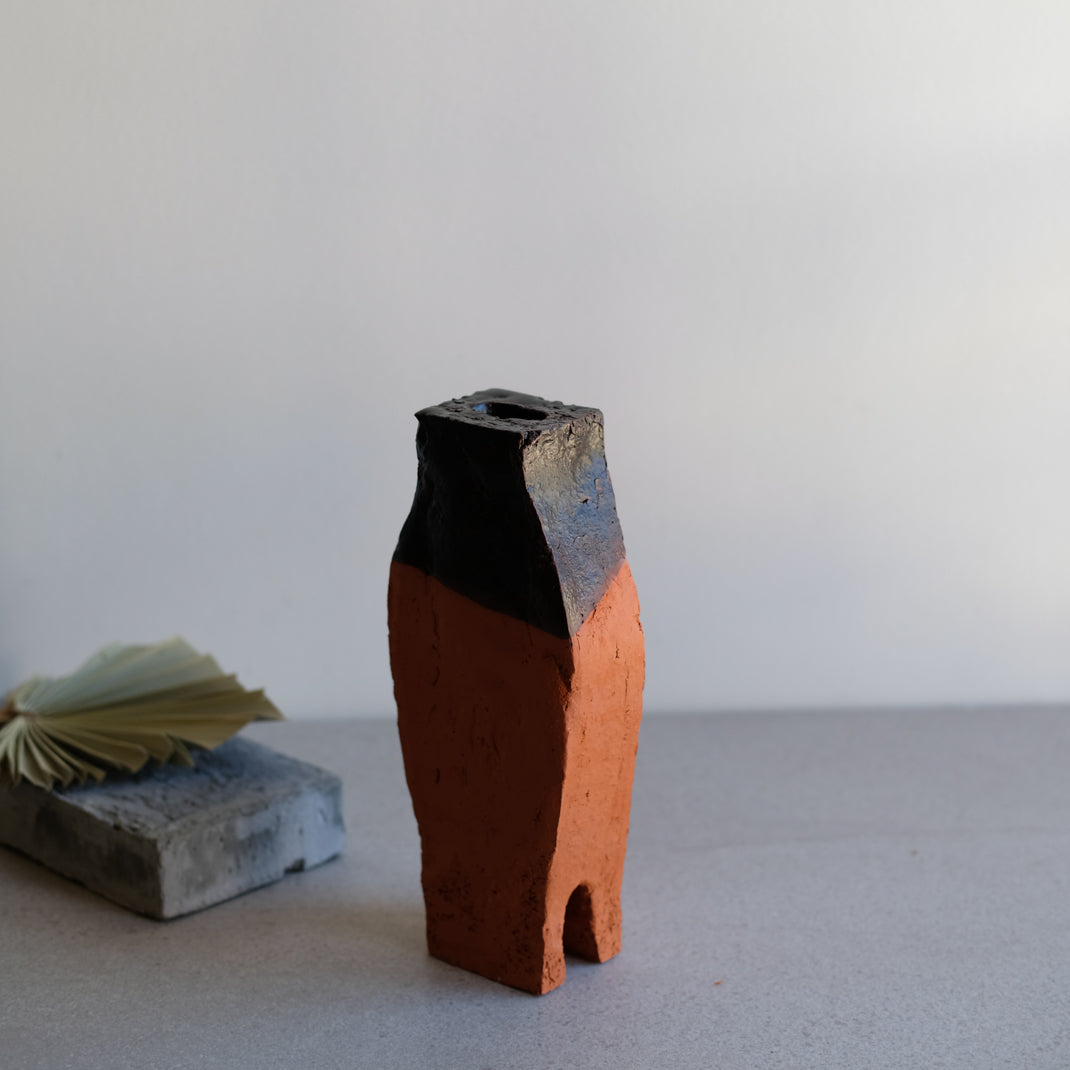Vase Nando_03 d'Emmanuelle Roule chez Brutal Ceramics