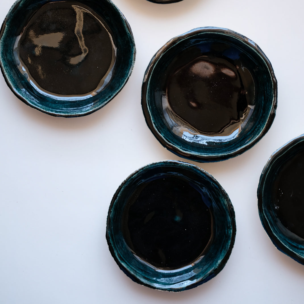 Assiette creuse Ima d'Emmanuelle Roule chez Brutal Ceramics