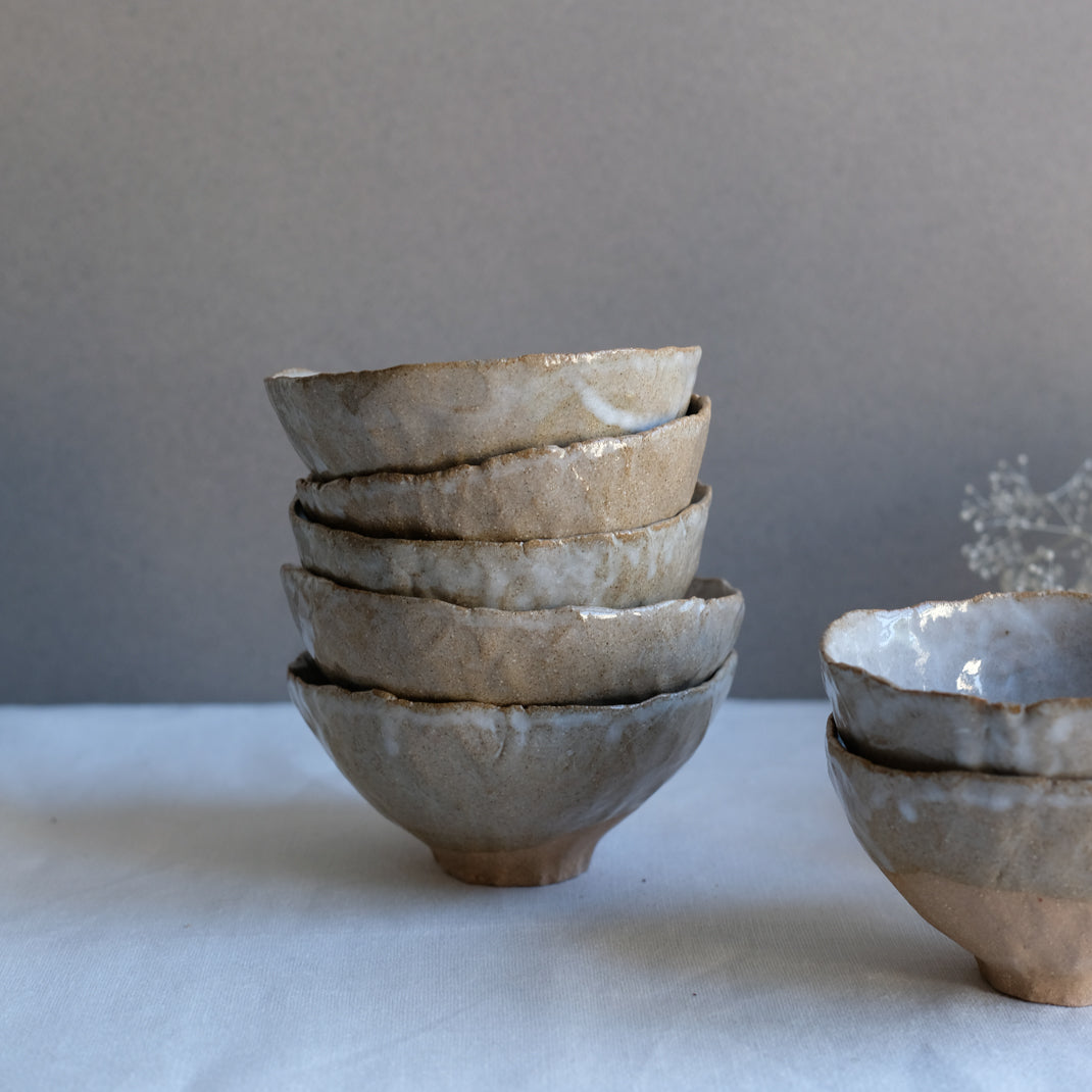 Petit bol pincé de Judith Lasry chez Brutal Ceramics