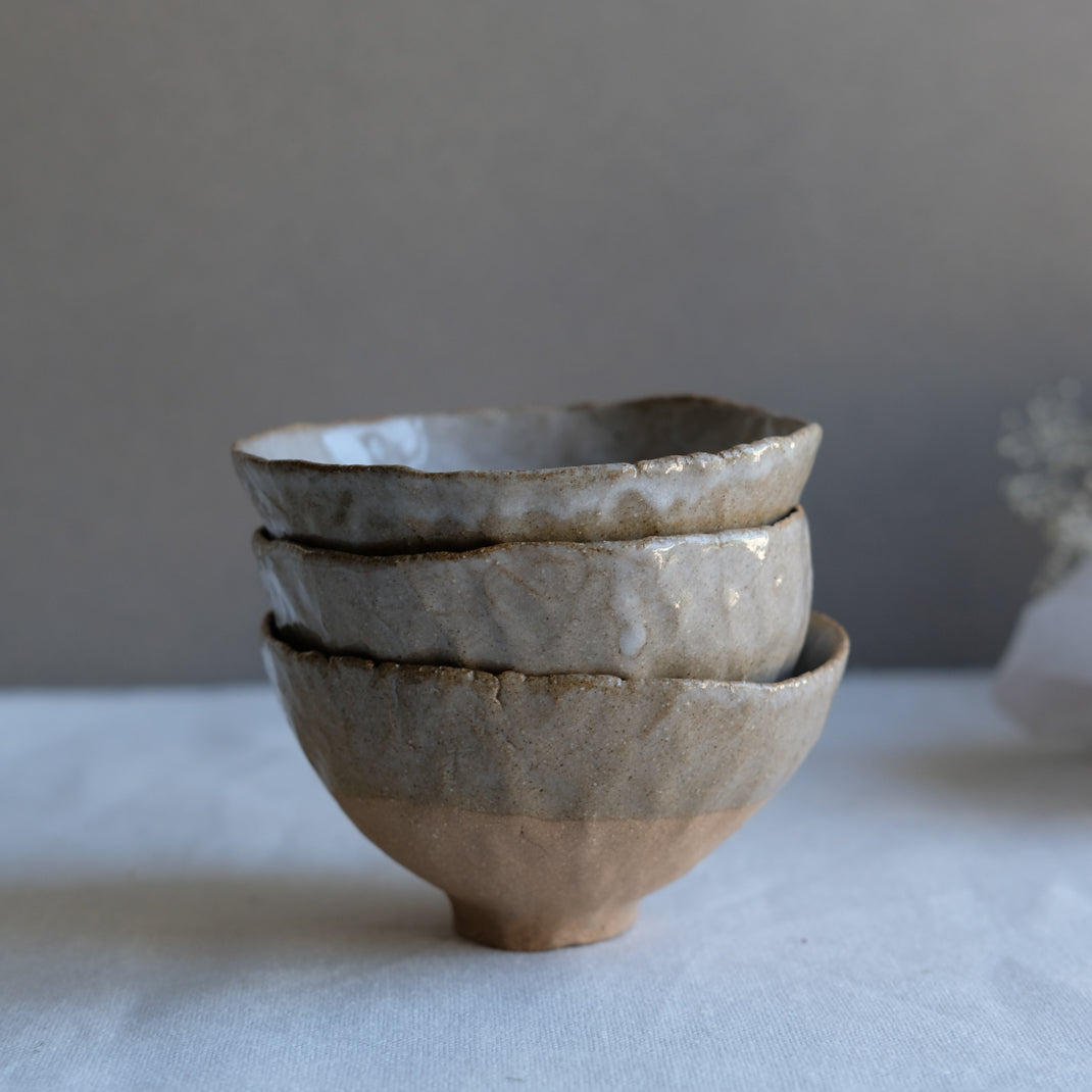 Petit bol pincé de Judith Lasry chez Brutal Ceramics