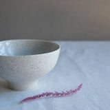 Tasse en porcelaine de Sun Tree Studio chez Brutal Ceramics