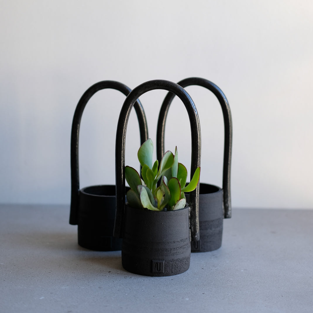 Pot Black Moon de Violaine Toth chez Brutal Ceramics