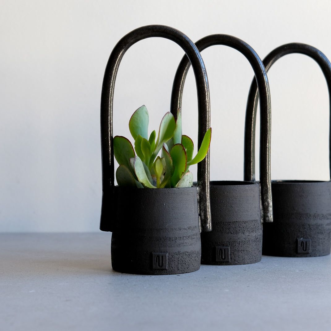 Pot Black Moon de Violaine Toth chez Brutal Ceramics