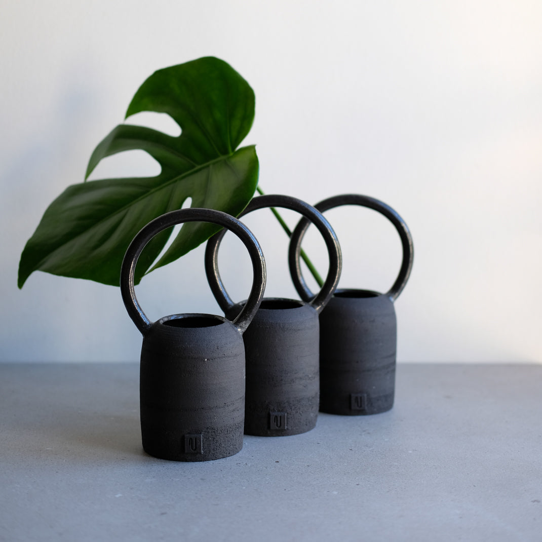 Vase Black Moon de Violaine Toth chez Brutal Ceramics