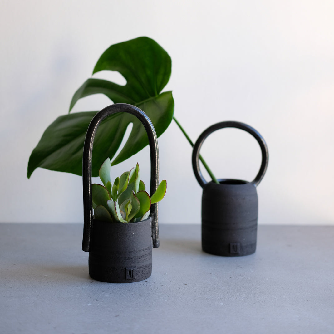 Pot Black Moon de Violaine Toth chez Brutal Ceramics