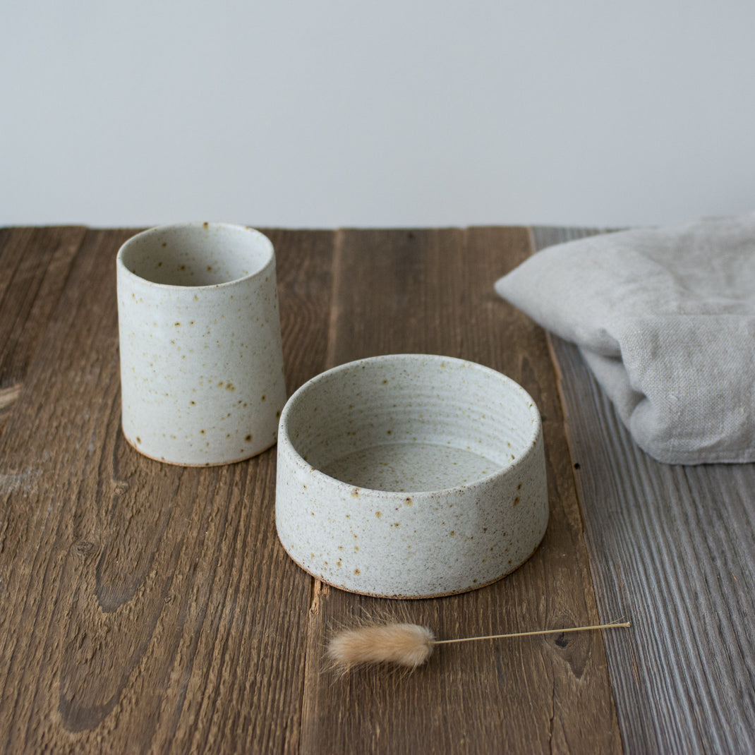 Tasse réalisée à la main dans l'atelier à Copenhague de Viki Weiland, céramiste